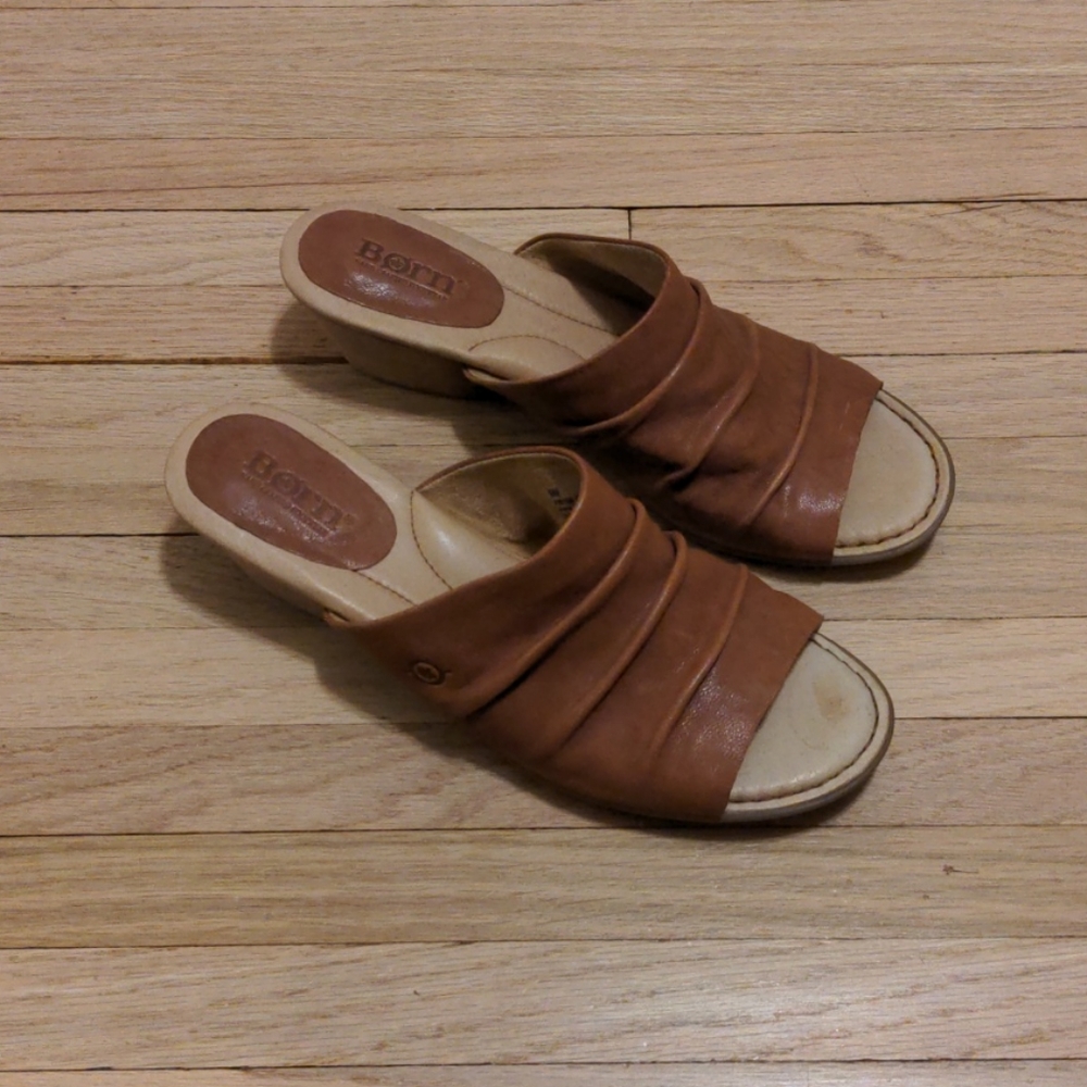 Born open-toed 2.5 inch heeled sandals